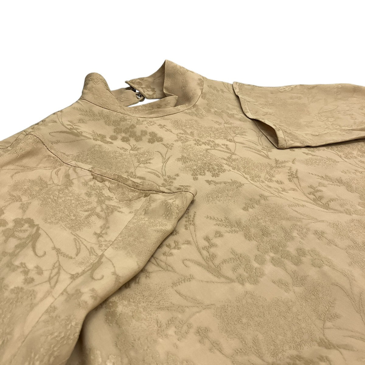 【FLORAL JACQUARD HIGH NECK BLOUSE】フローラルジャガードブラウスMM24FW-SH042