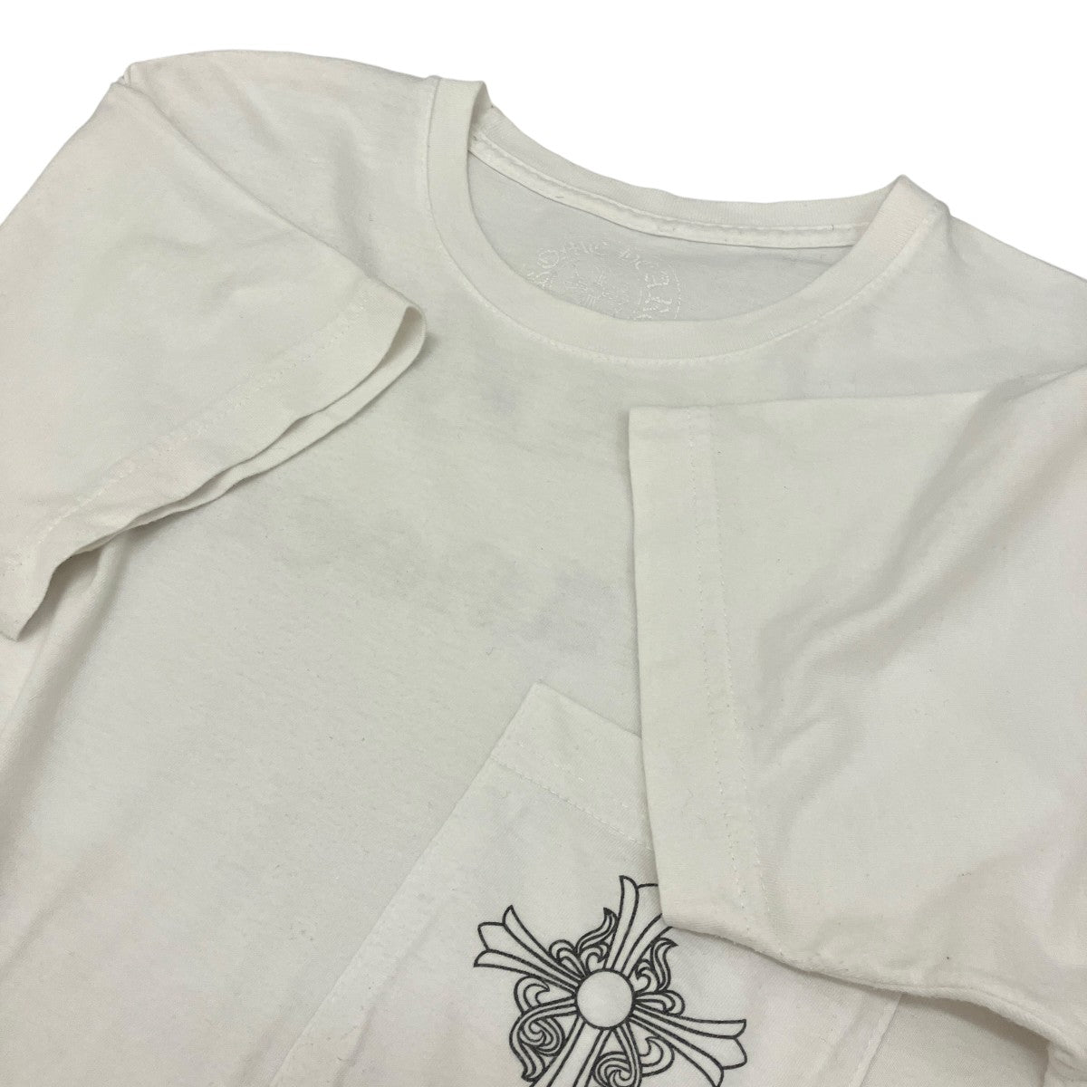 スクロールラペルTシャツ