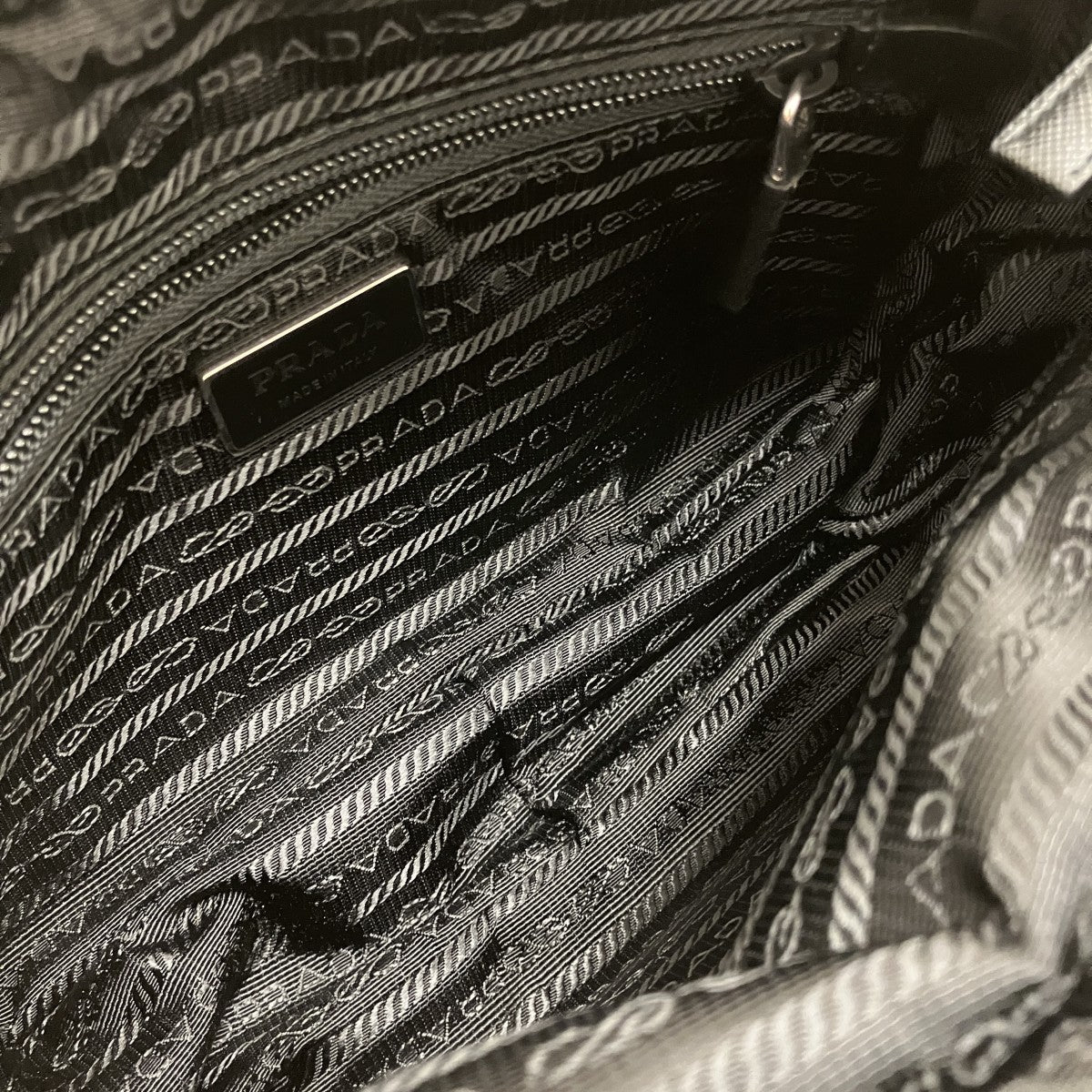 Re-Nylonショルダーバッグ