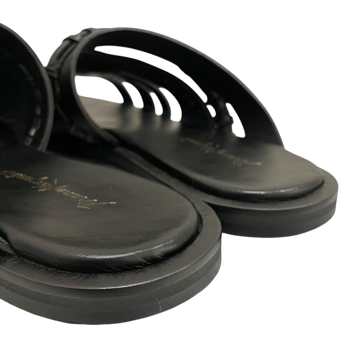 【PLAIT DETAILED LEATHER SANDALS】レザーサンダル