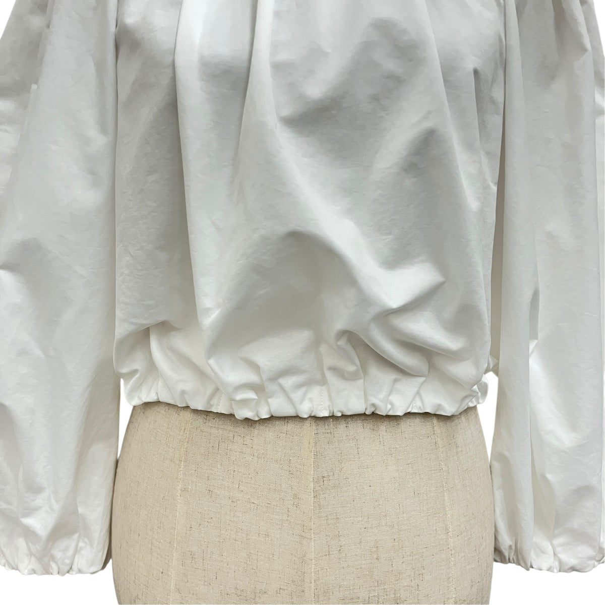 【VOLUME SLEEVE CROPPED BLOUSE】11122-4043