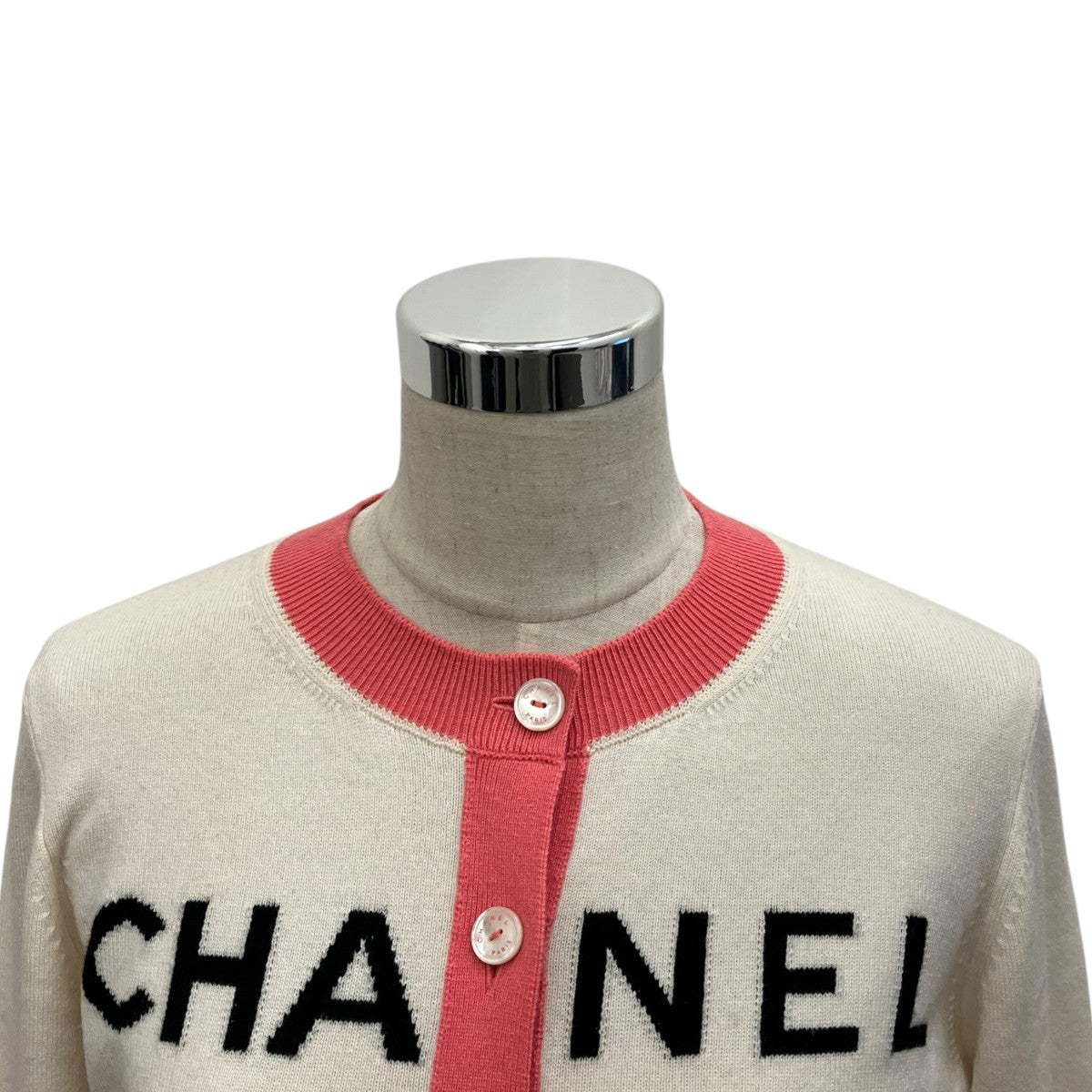 CHANEL(シャネル) 【Logo Bi-Color Cashmere Cardigan】カシミヤロゴ