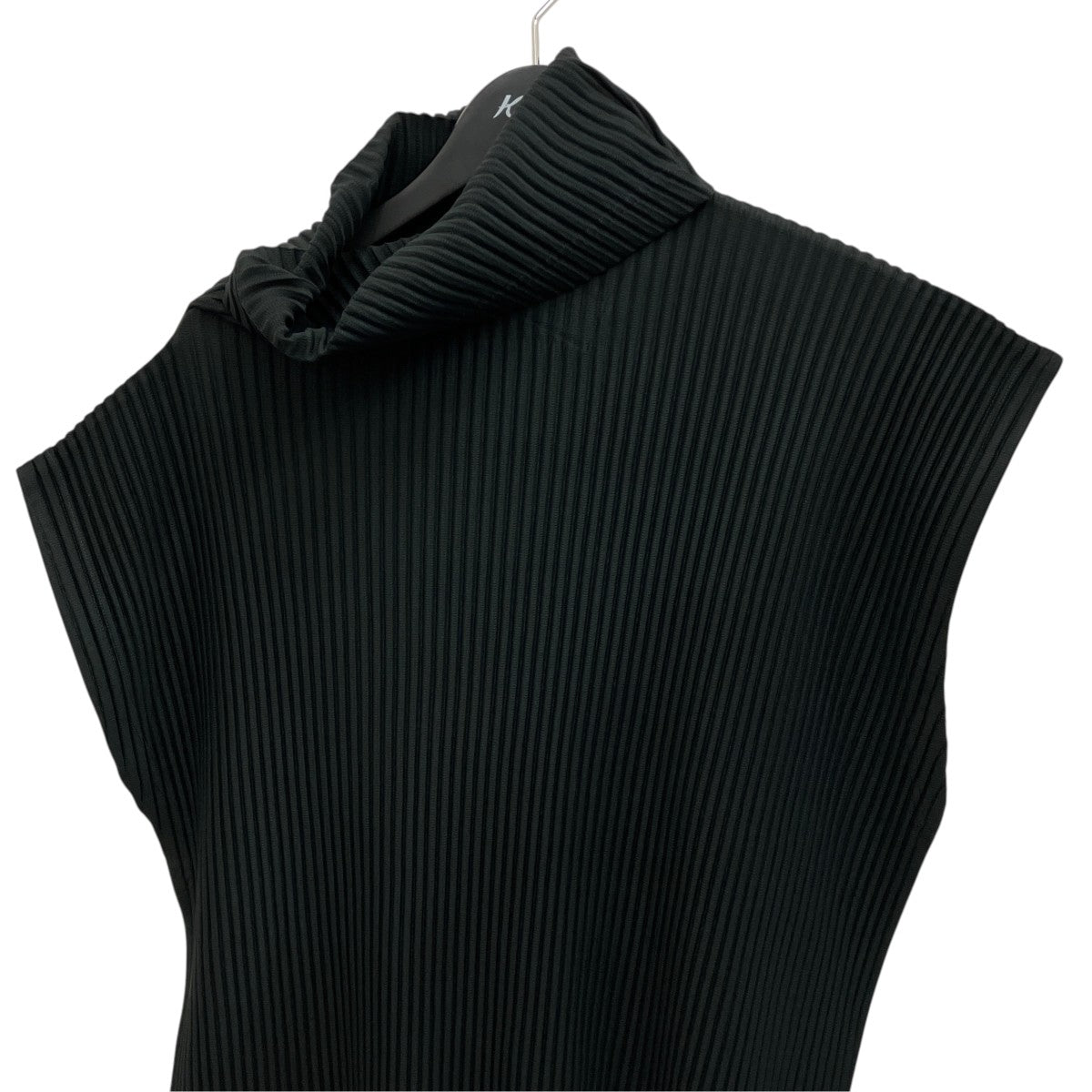 HOMME PLISSE ISSEY MIYAKE ノースリーブプリーツトップスHP58JK305 古着・中古-3枚目のアイテム画像