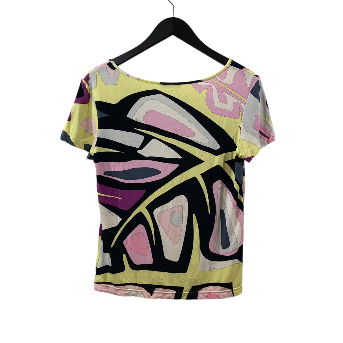 VネックTシャツ