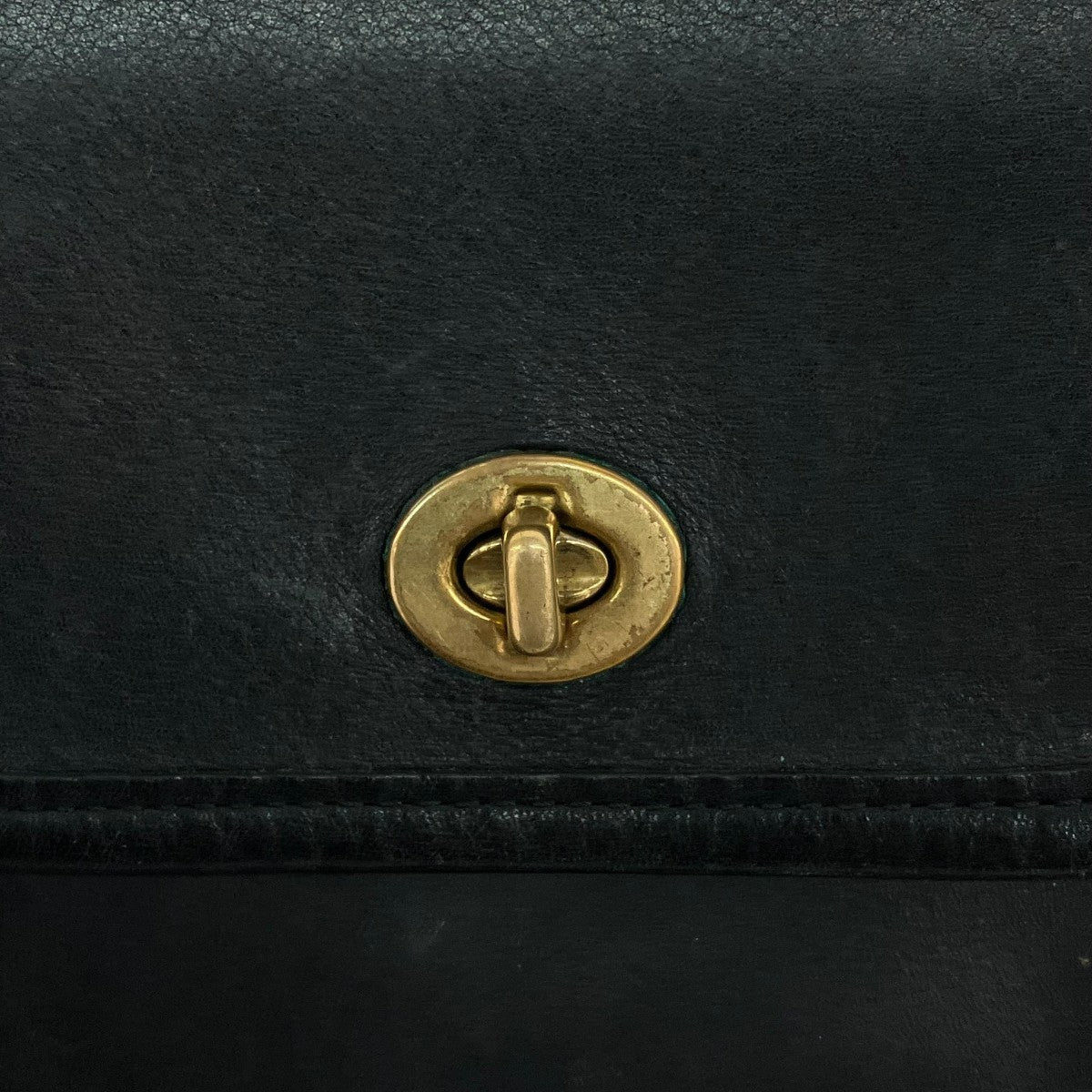 【美品】coach、コーチ、ブラックレザーキルティングゴールドショルダーバッグ COACH(コーチ) オールドコーチショルダーバッグ9893 9893 ブラック