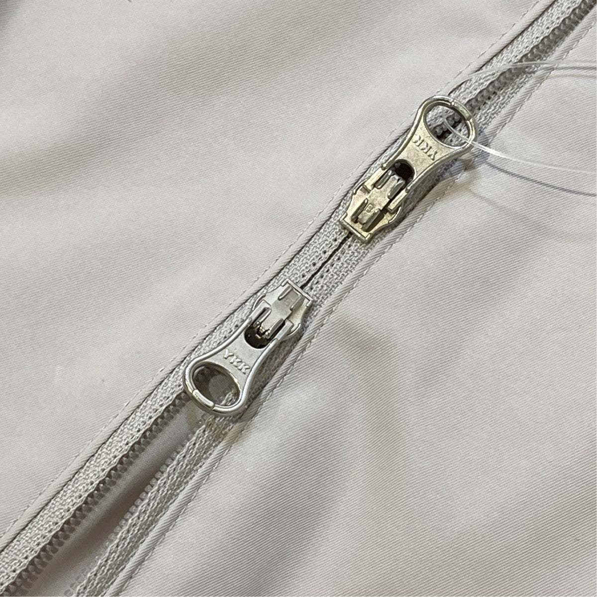 Beige Spread Collar JacketナイロンジャケットAM23FWW02JP