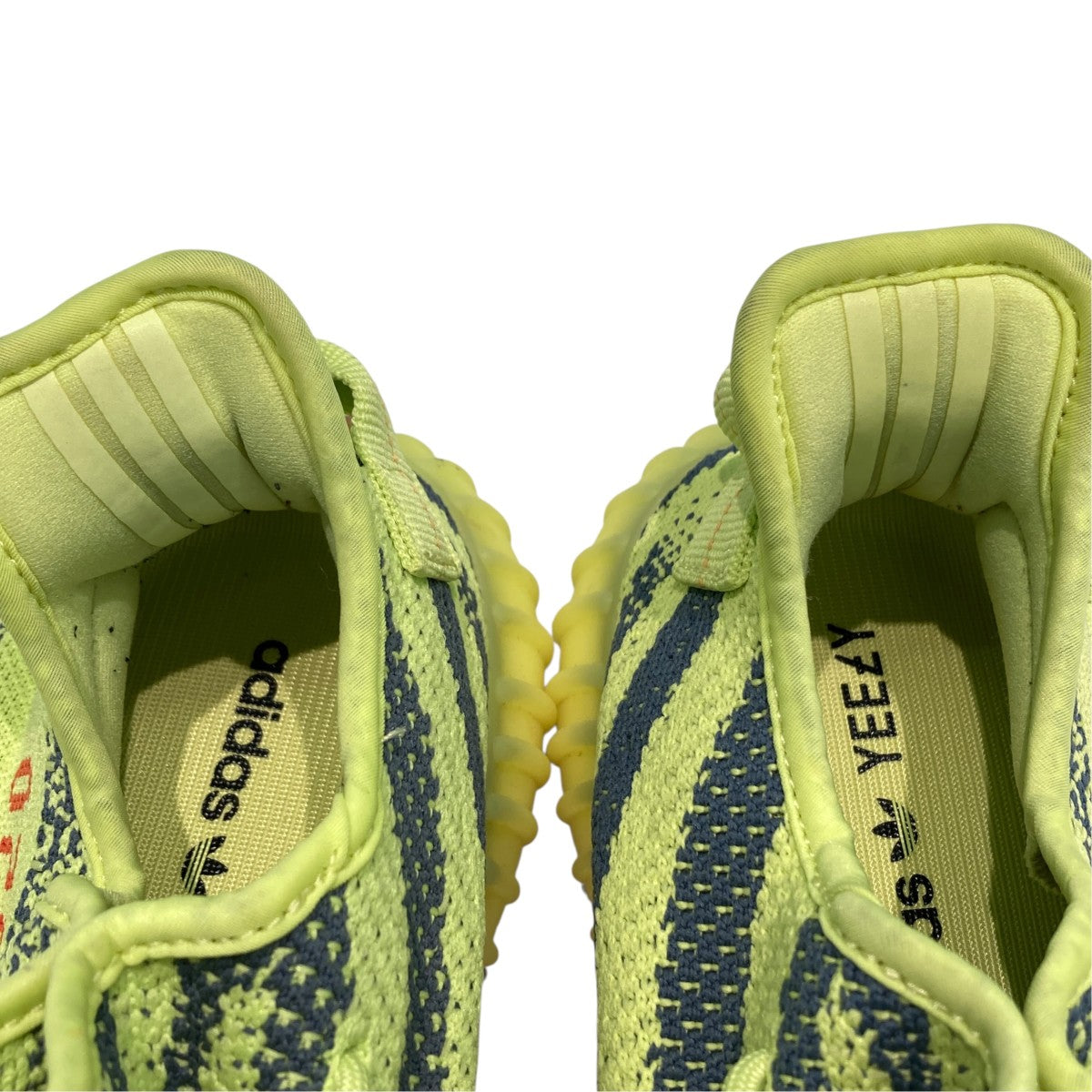 YEEZY BOOSTスニーカーB37572