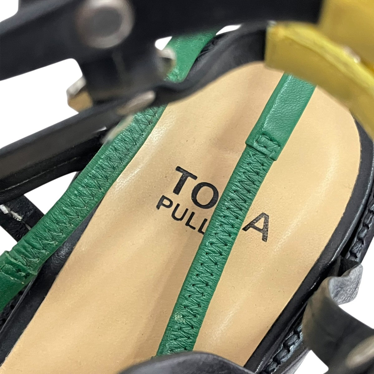 TOGA PULLA(トーガプルラ) メタルコンチョサンダル ブラック×グリーン TOGA PULLA(トーガプルラ) メタルコンチョサンダル ブラック×グリーン