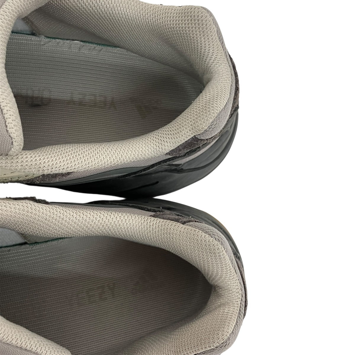 Yeezy Boost 700 V2 TephraローカットスニーカーFU7914
