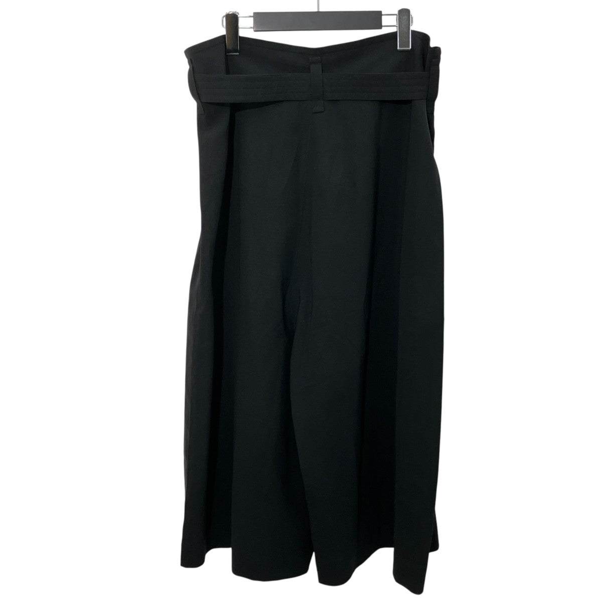 132 5． ISSEY MIYAKE(イチサンニーゴーイッセイミヤケ) ワイドパンツ