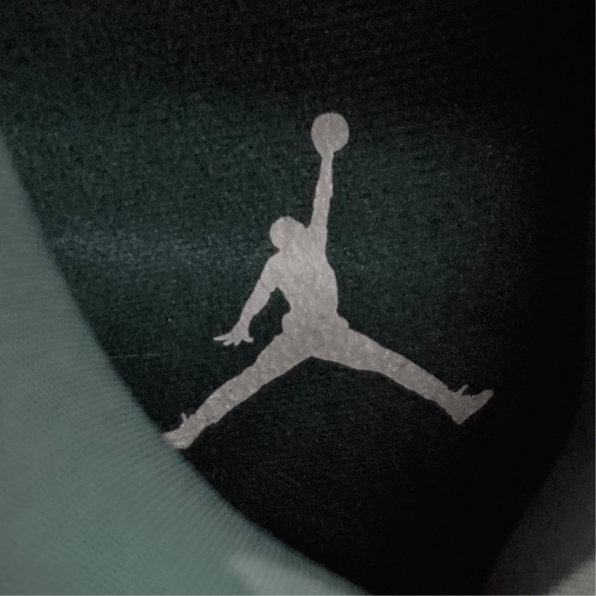 Air Jordan 4 RetroハイカットスニーカーFQ8138-103