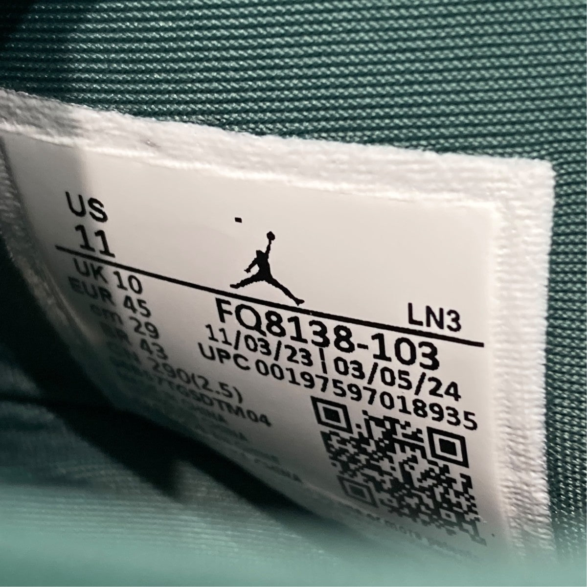 Air Jordan 4 RetroハイカットスニーカーFQ8138-103