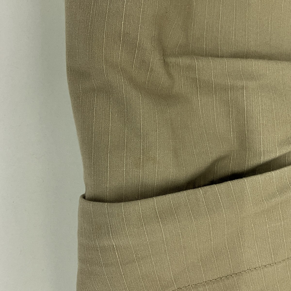 テーパードパンツ