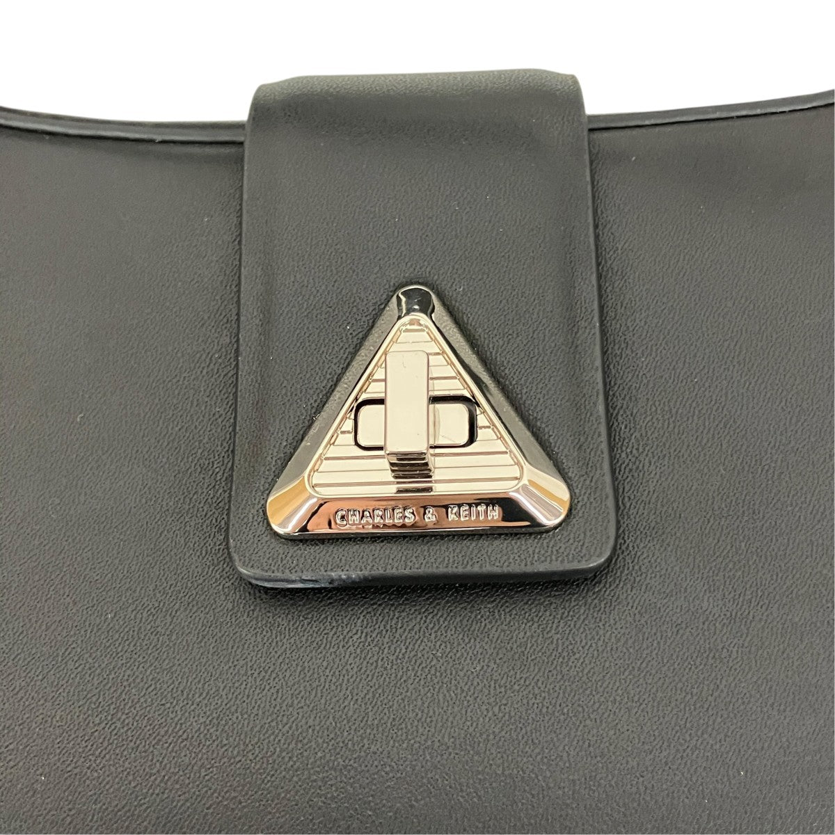 CHARLES ＆ KEITH トライアングルバックルワンショルダーバッグ50271205 古着・中古-5枚目のアイテム画像