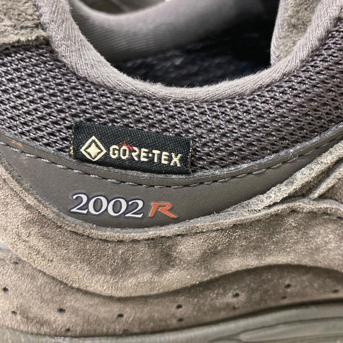 スニーカーM2002RXE