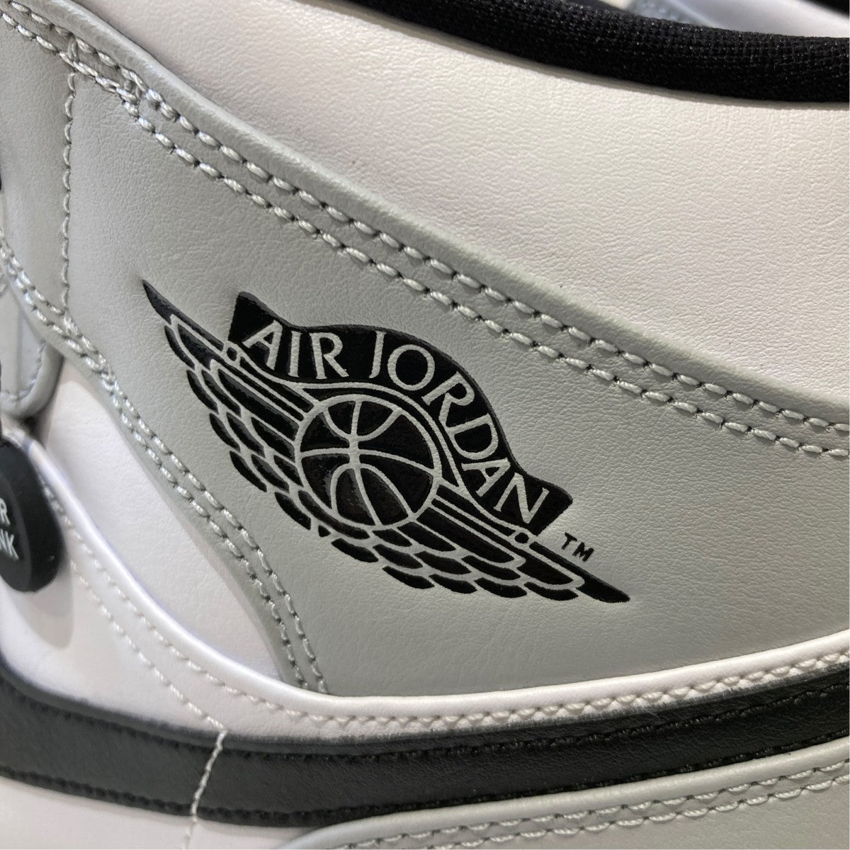AIR JORDAN 1 MIDハイカットスニーカー554724-092