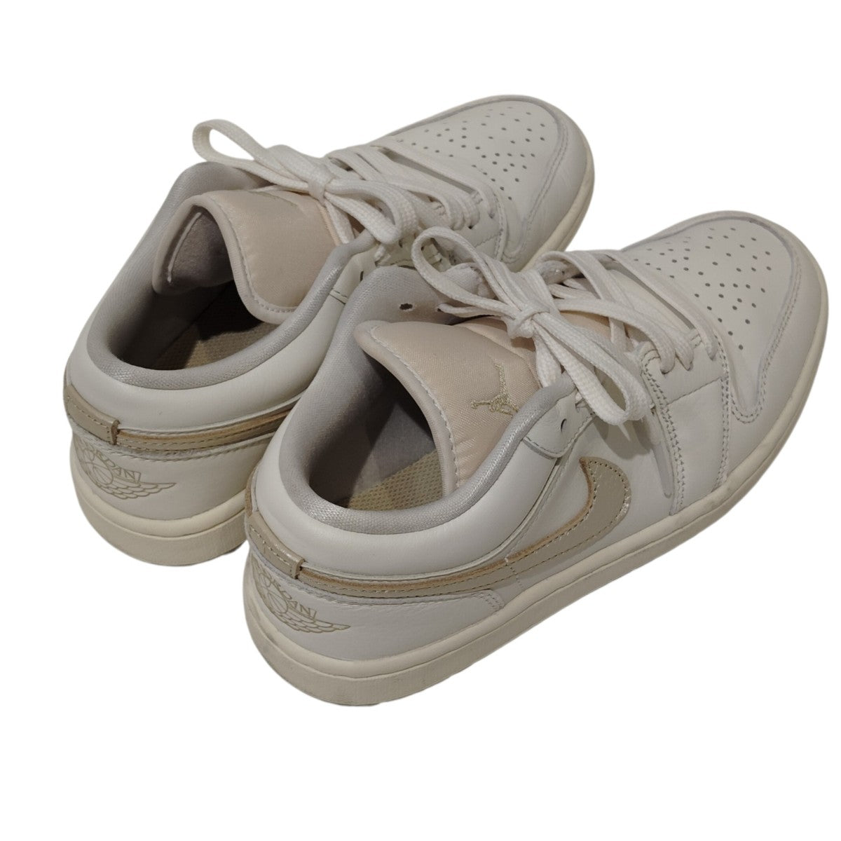 NIKE スニーカーHV5157-100 古着・中古-2枚目のアイテム画像