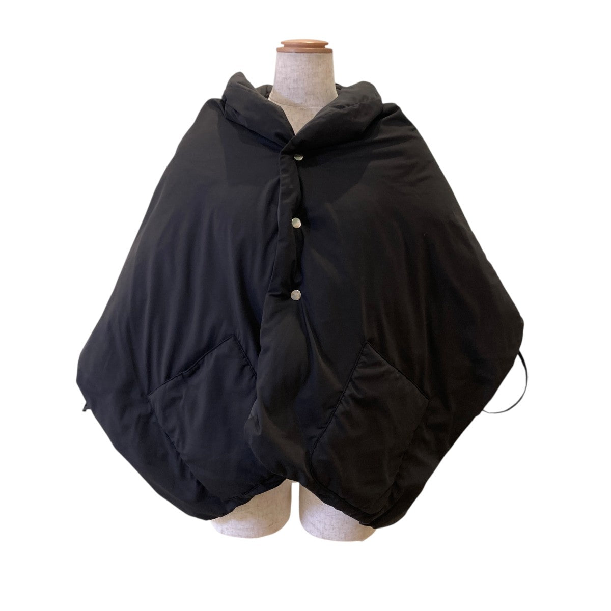 miffew(ミフュー) REVERSIBLE DOWN CAPEケープ ブラック｜【公式