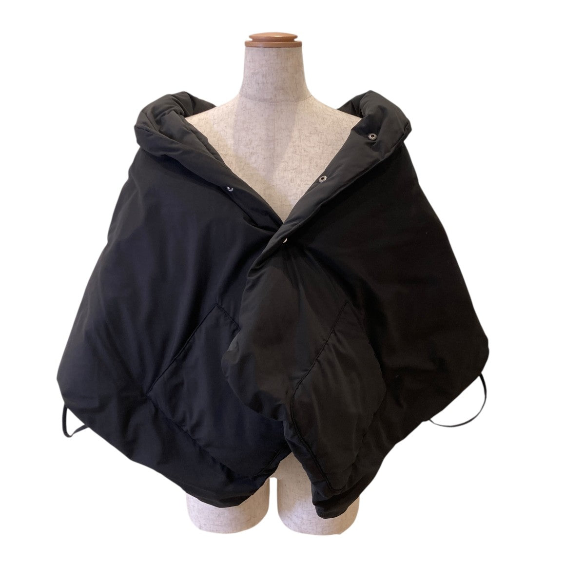 miffew(ミフュー) REVERSIBLE DOWN CAPEケープ ブラック｜【公式