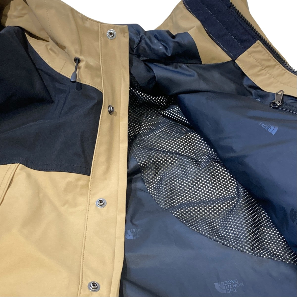Mountain Light JacketマウンテンパーカーNP11834